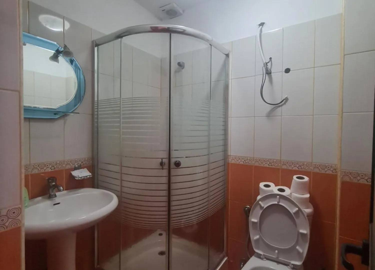 Hotel Kukesi Lini