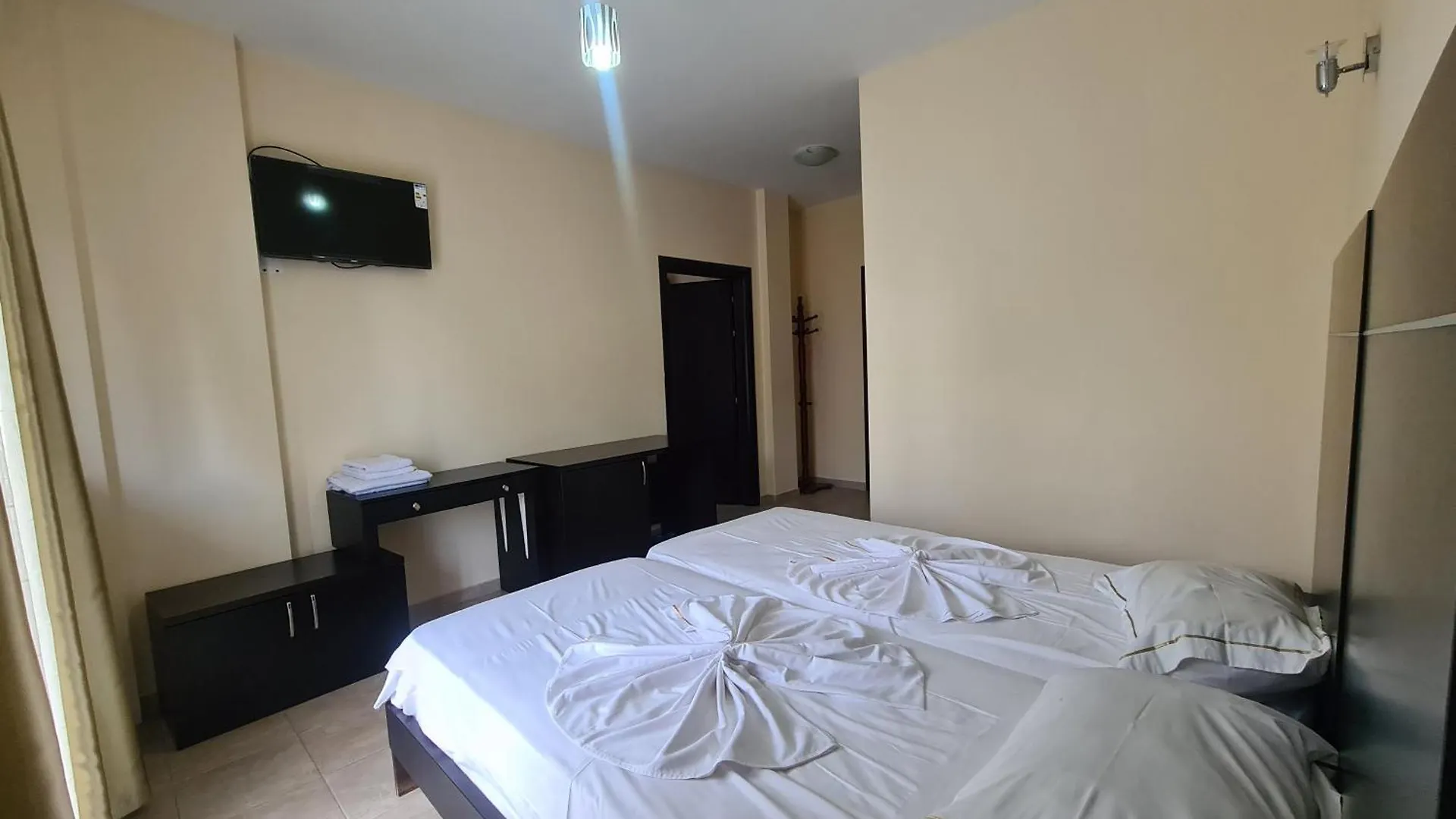 Hotel Kukesi Lini